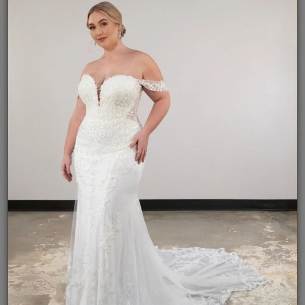 Sexy Plus Size Lace Sweetheart Fit-and-Flare Wedding Dress Style D-3992 - Picture 6 of 8